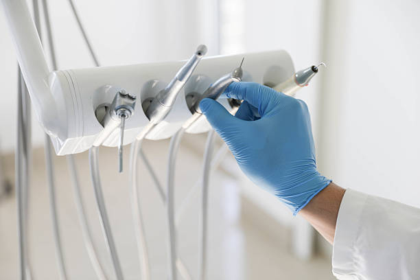 Professional Emergency Dentist technician working in Calabasas, CA
